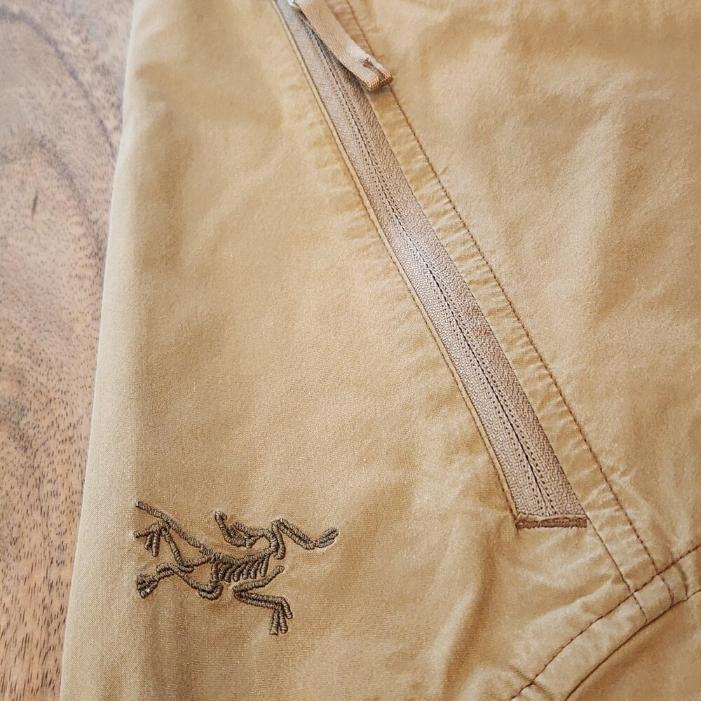 Arc'teryx Pants Mens 36x32 Beige Trim Fit Hiking Zip Pocket Stretch Khakis - Picture 4 of 16